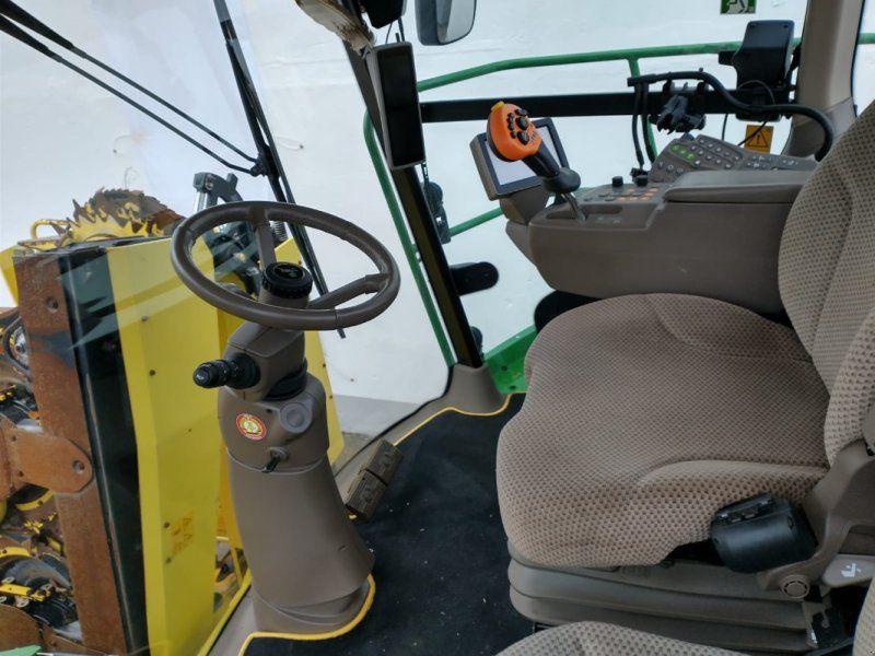John Deere 8600