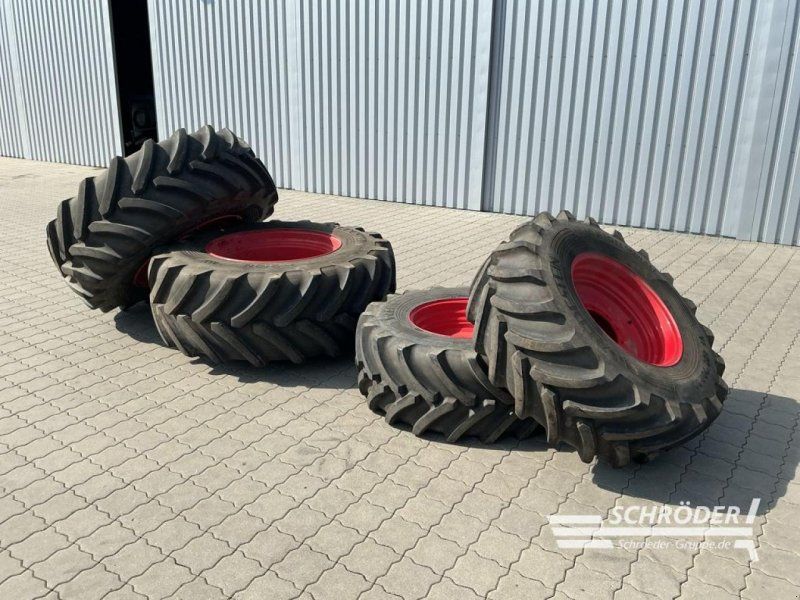 Fendt VF 600/70 R30 + VF 710/70 R42 VREDESTEIN