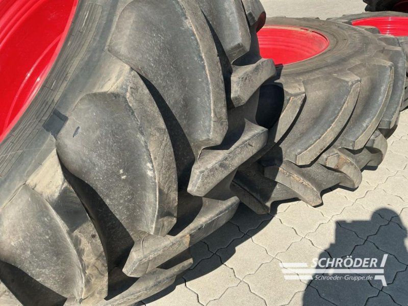 Fendt VF 600/70 R30 + VF 710/70 R42 VREDESTEIN