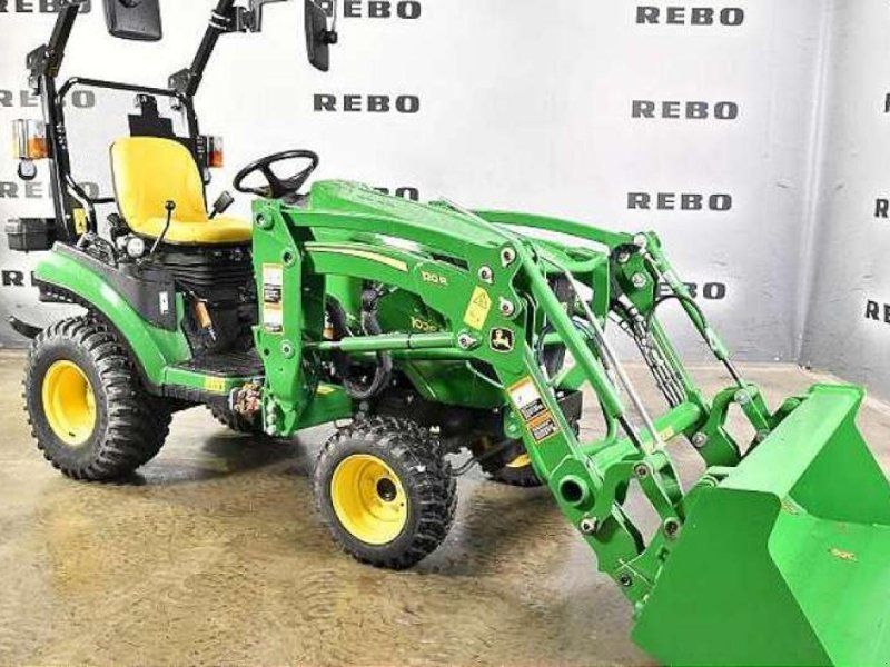 John Deere 1026R TRAKTOR