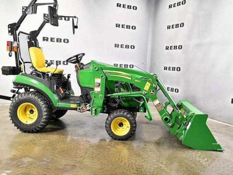 John Deere 1026R TRAKTOR