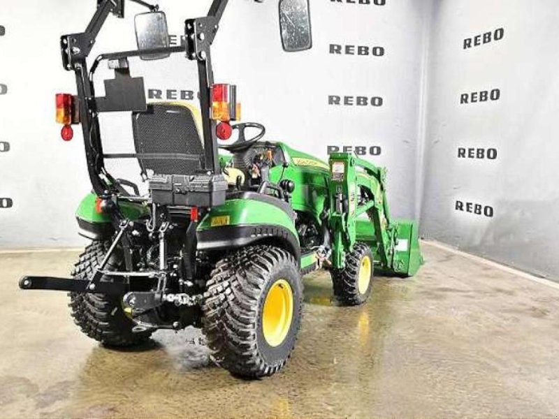 John Deere 1026R TRAKTOR