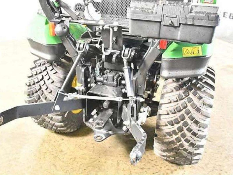 John Deere 1026R TRAKTOR