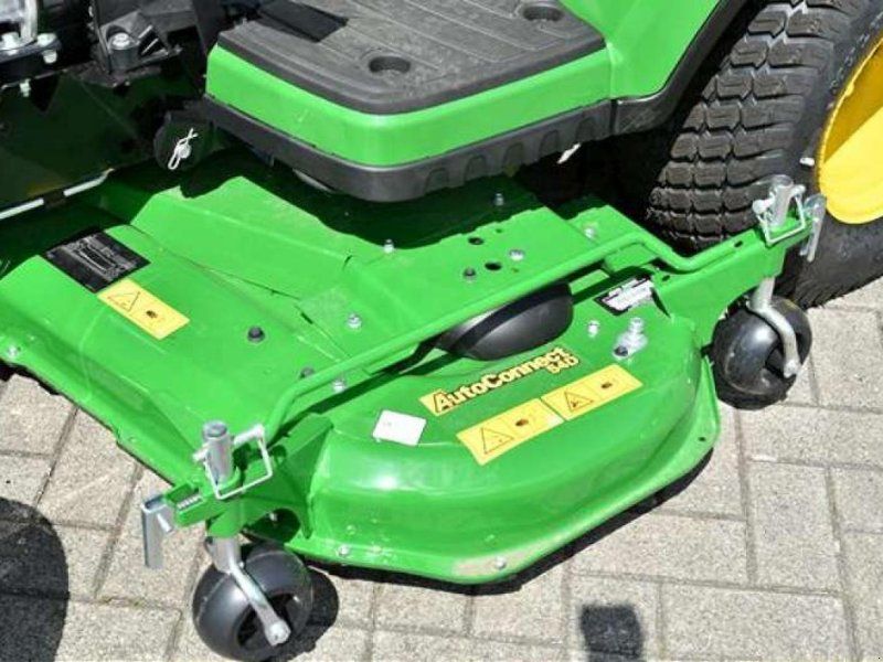 John Deere 1026R TRAKTOR