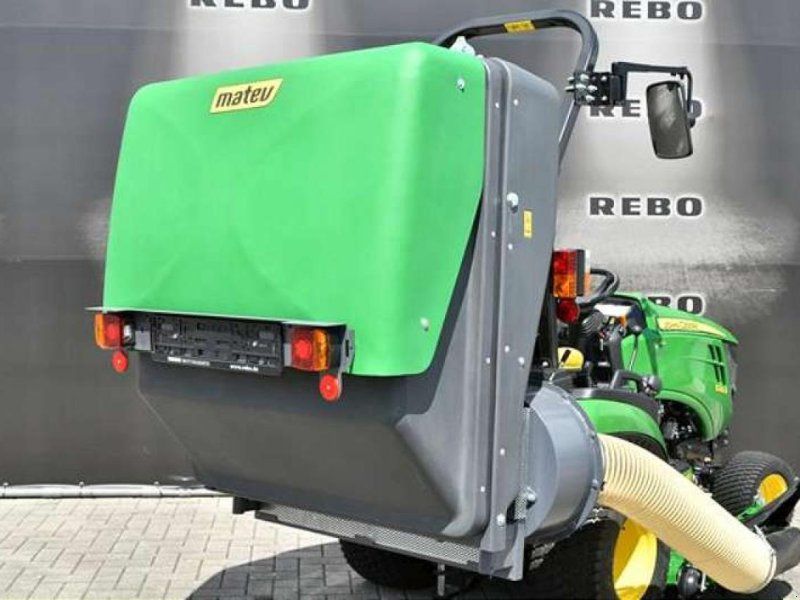 John Deere 1026R TRAKTOR