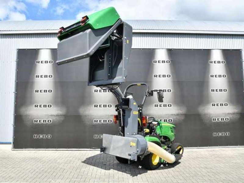 John Deere 1026R TRAKTOR