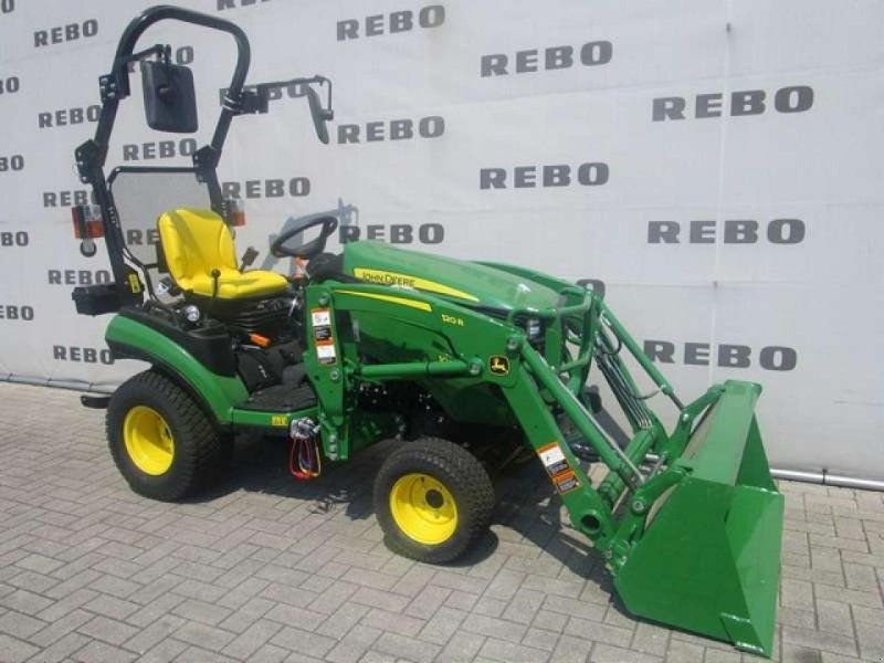 John Deere 1026R TRAKTOR