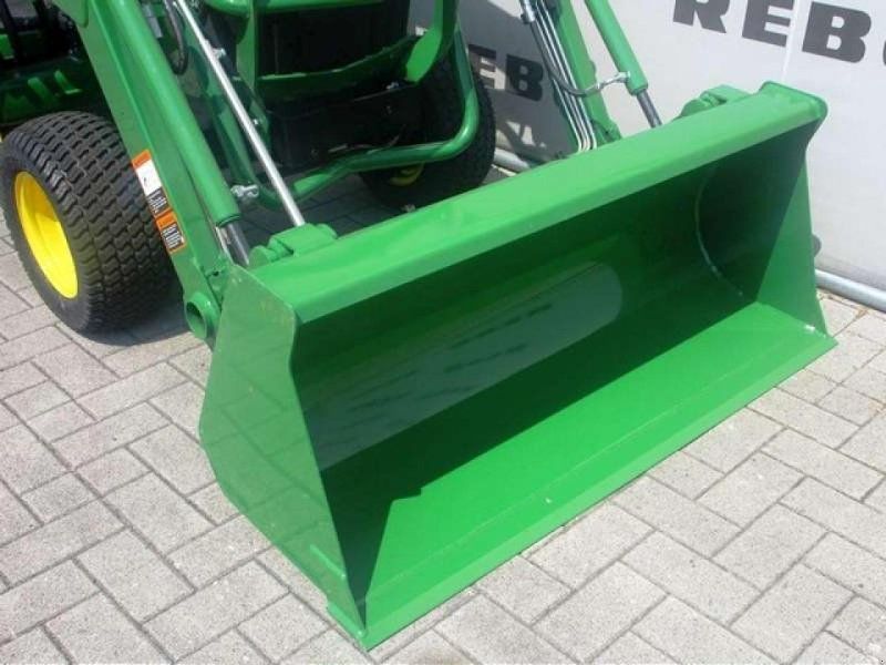 John Deere 1026R TRAKTOR