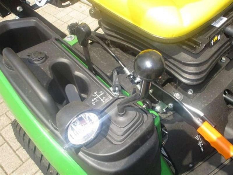 John Deere 1026R TRAKTOR