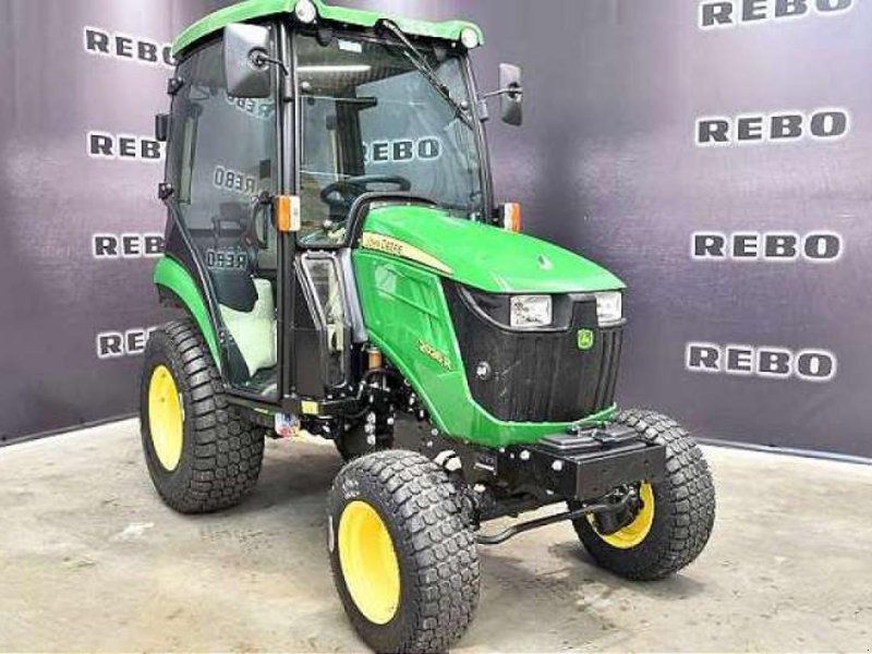 John Deere 2026R TRAKTOR