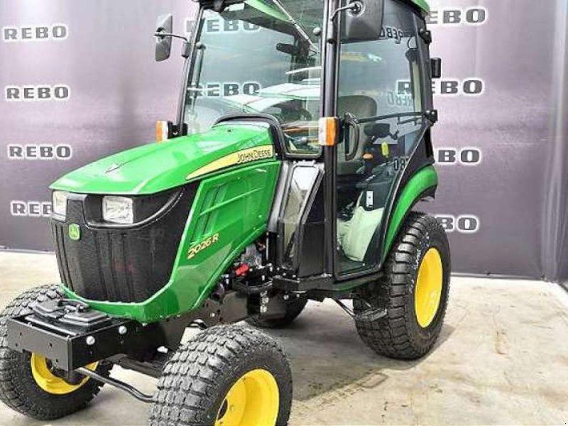 John Deere 2026R TRAKTOR