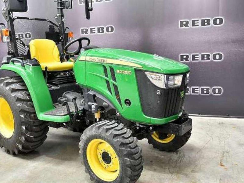 John Deere 3025E TRAKTOR