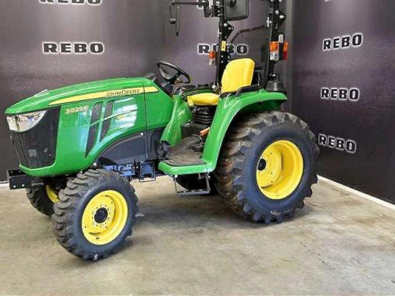 John Deere 3025E TRAKTOR