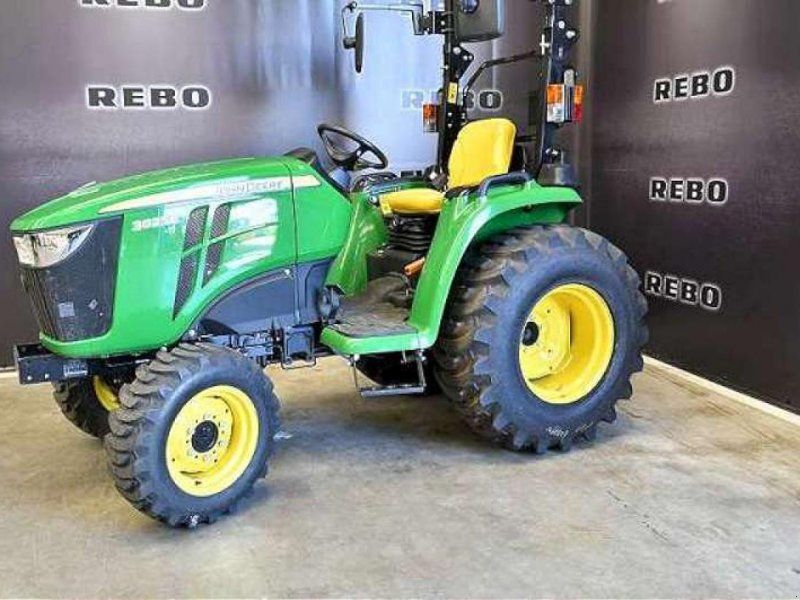 John Deere 3025E TRAKTOR