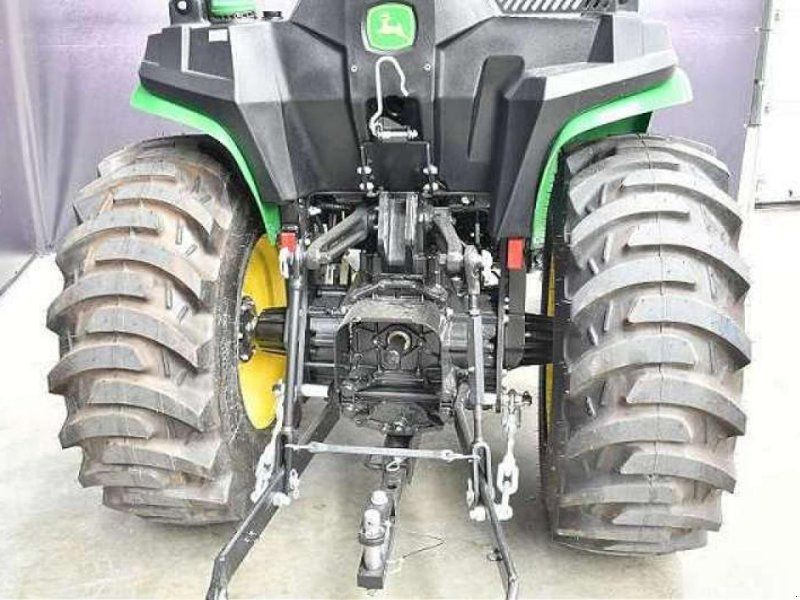 John Deere 3025E TRAKTOR