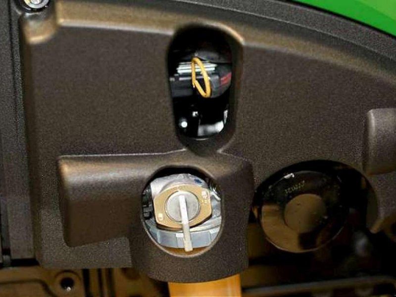 John Deere 3025E TRAKTOR