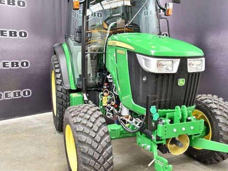 John Deere 4052R TRAKTOR