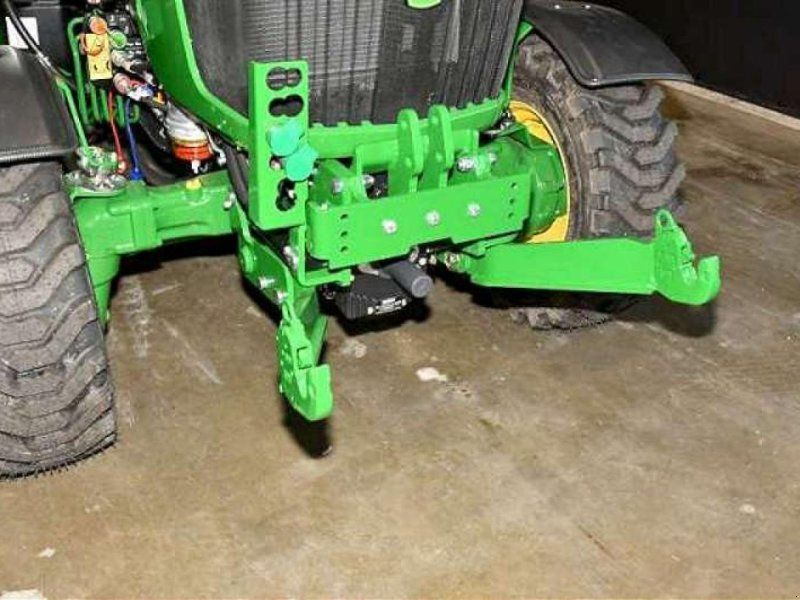 John Deere 4052R TRAKTOR