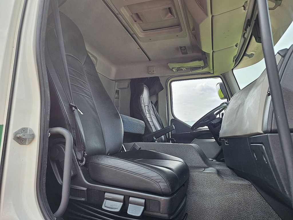 VOLVO FE 280.18 19.5t lift box: 5.52