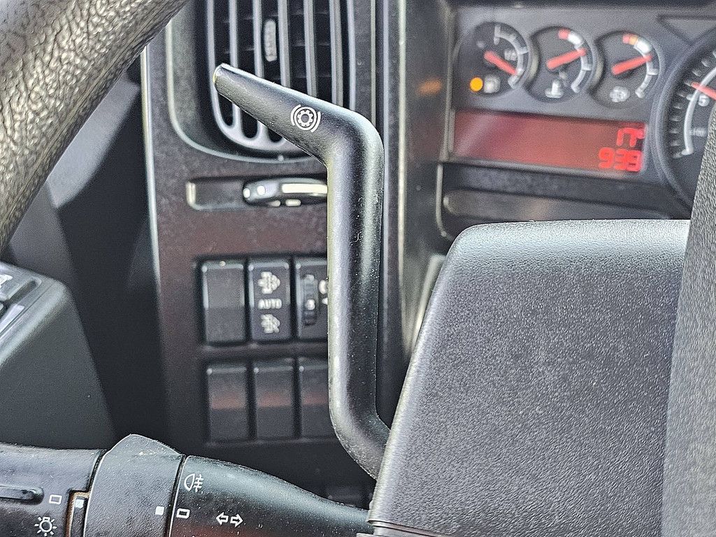 RENAULT D 240 hiab 158es4,16 ton