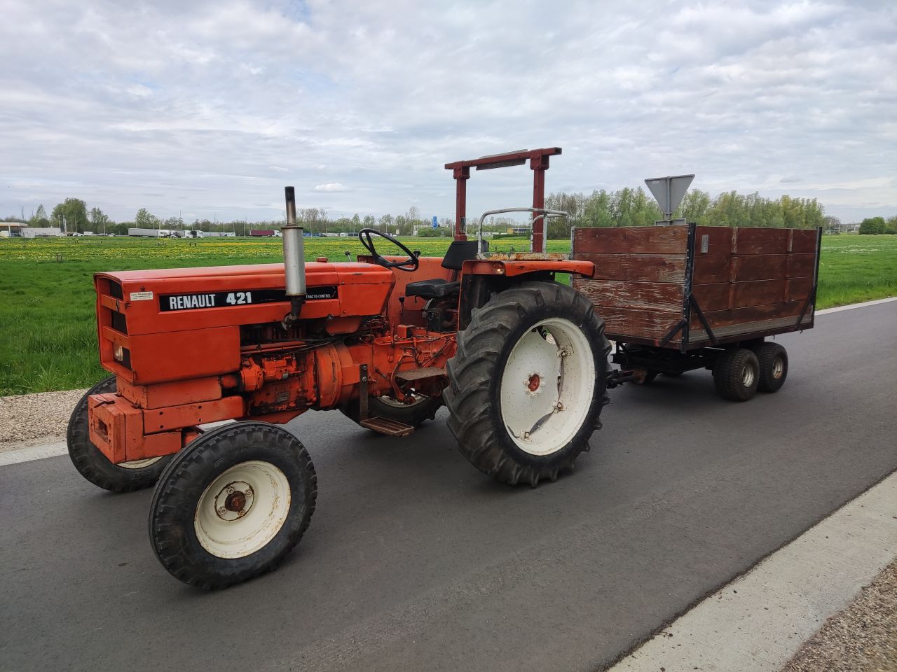 RENAULT tractor (type 421, 42 pk) met mini kipper