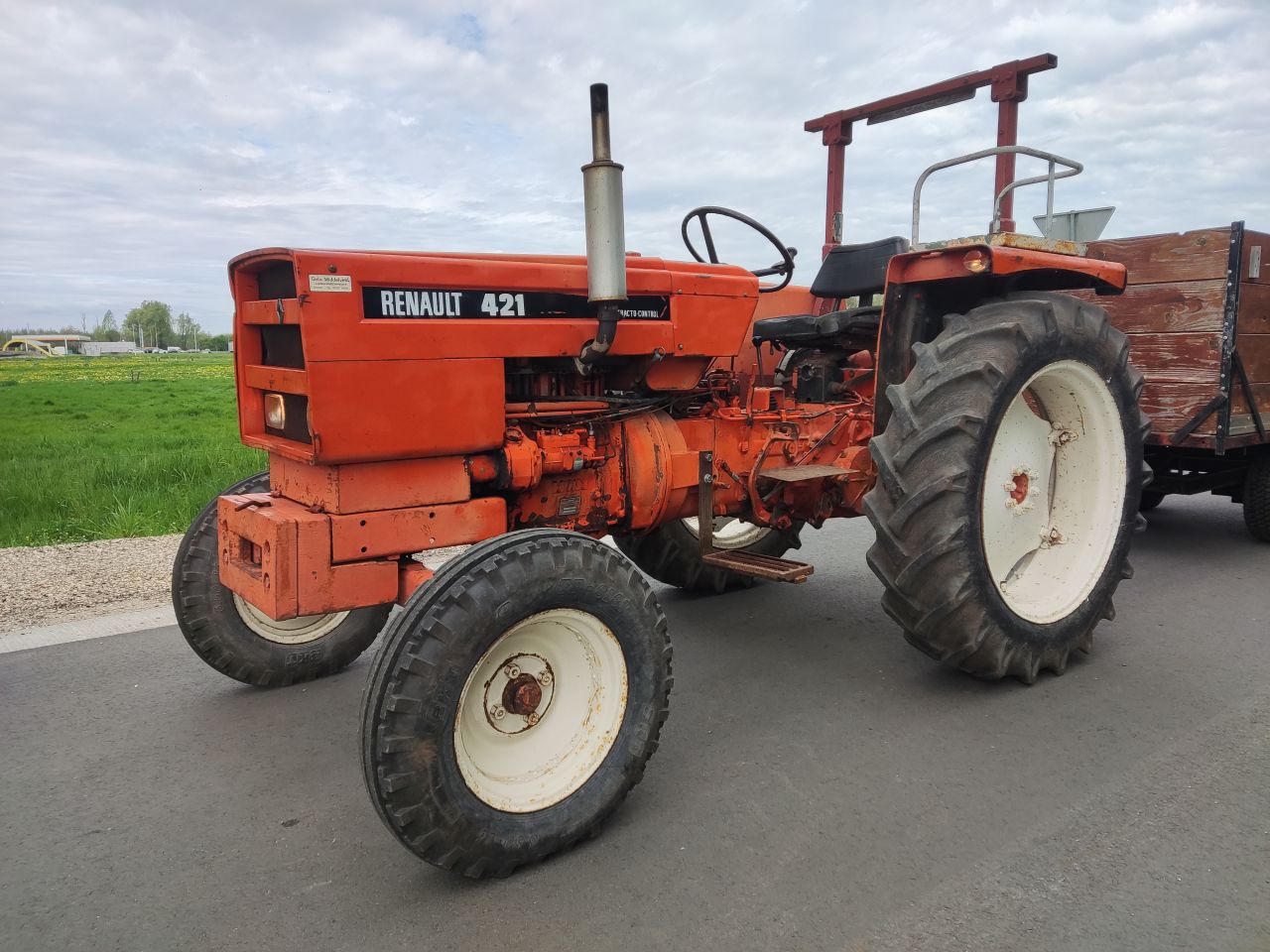 RENAULT tractor (type 421, 42 pk) met mini kipper