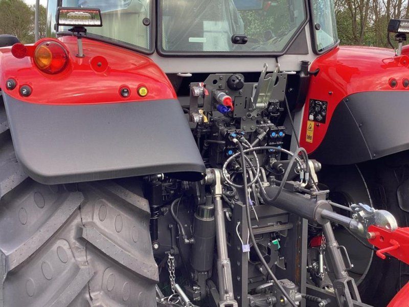 Massey Ferguson 5S.135 Dyna-6 EXCLUSIVE