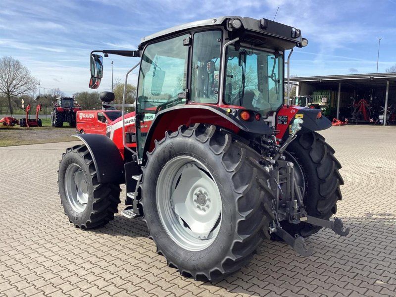 Massey Ferguson 5M.115 F Cab Dyna-4