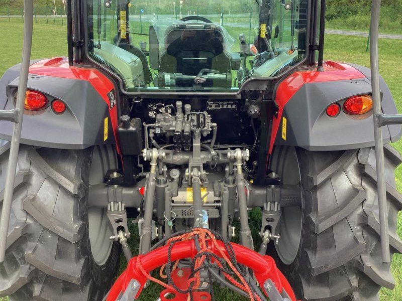 Massey Ferguson 4709M Cab