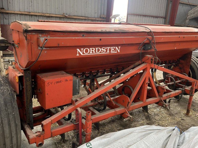 Nordsten 3 meter gødningsplaceringsmaskine.Med tænder.