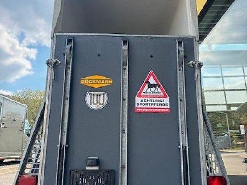 Böckmann Uno Pferde 1,6t. Holz/Poly Sattelkammer