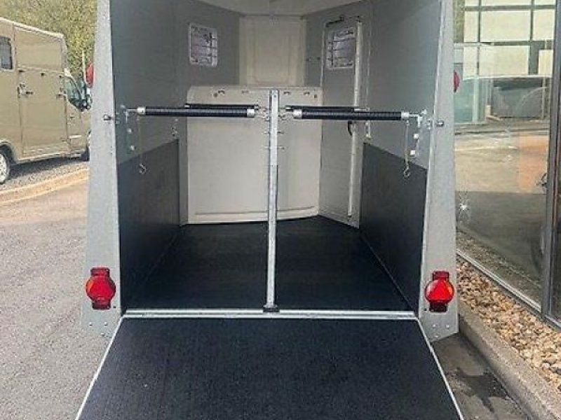 Humbaur Notos Alu 2400 Pferde 2,4t. EZ:2026 Sattelkammer