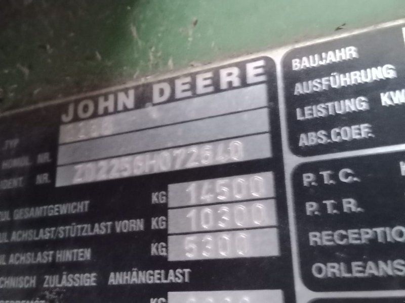 John Deere 2256
