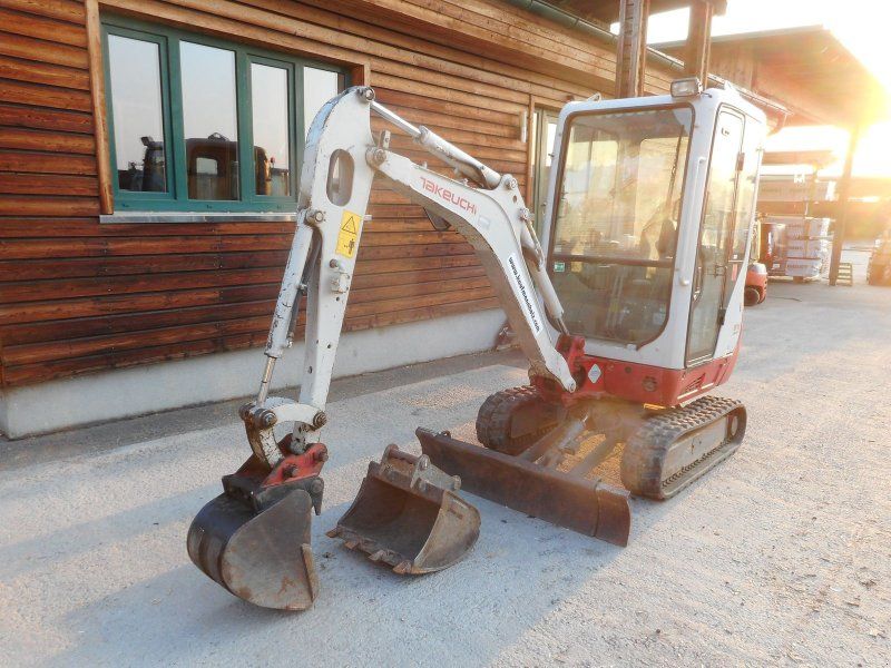Takeuchi TB 216 ( 1.865 KG )