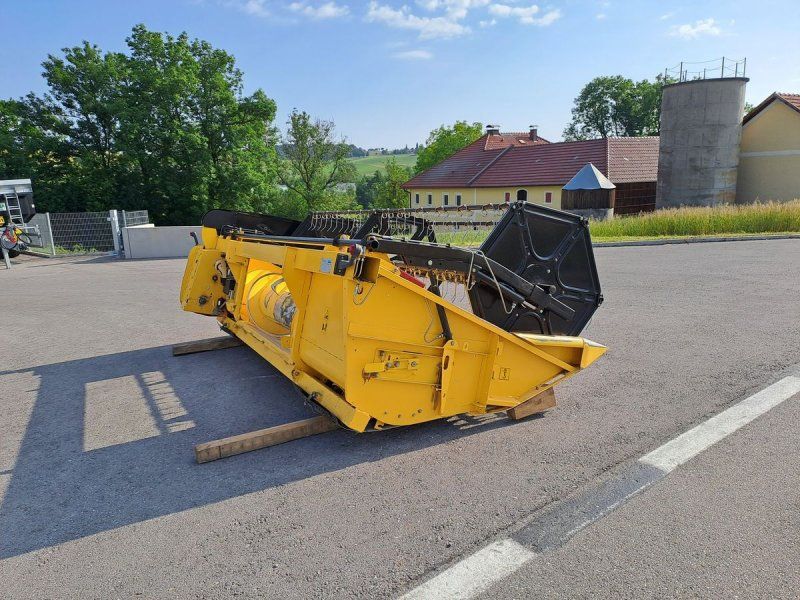 New Holland NH 400 es 4m Schneidwerk