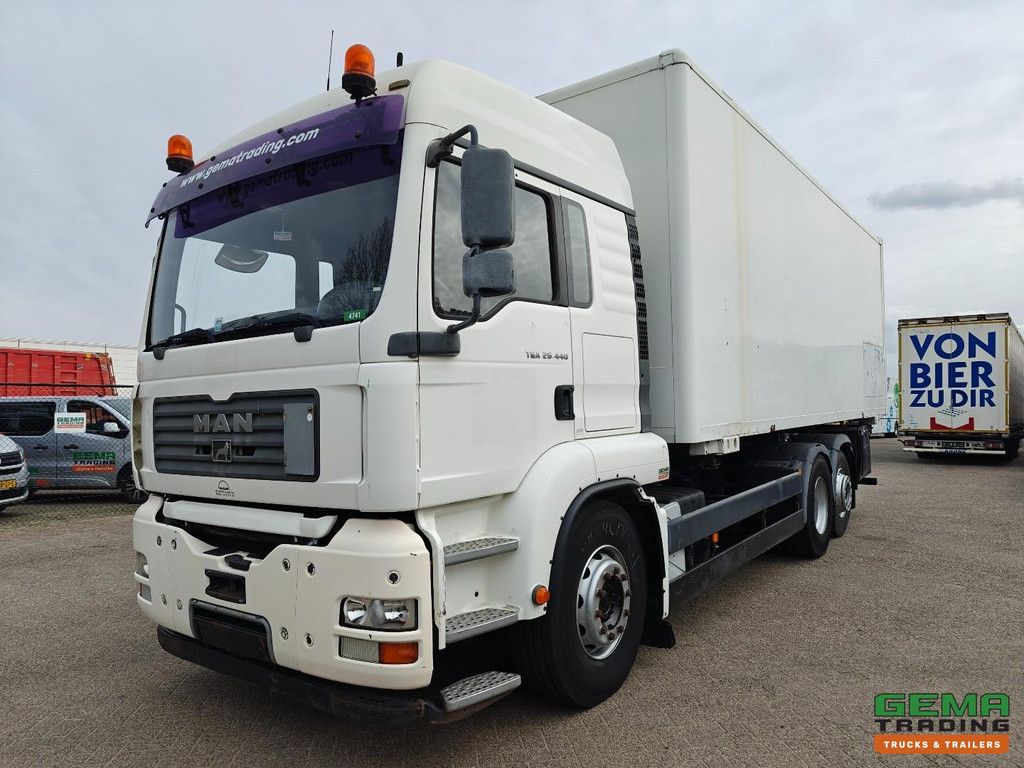 MAN TGA 26.440 6x2 Sleeper Cab Euro3 - Enclosed Box / BDF System - Full Air - Lift Axle - Towing Hitch