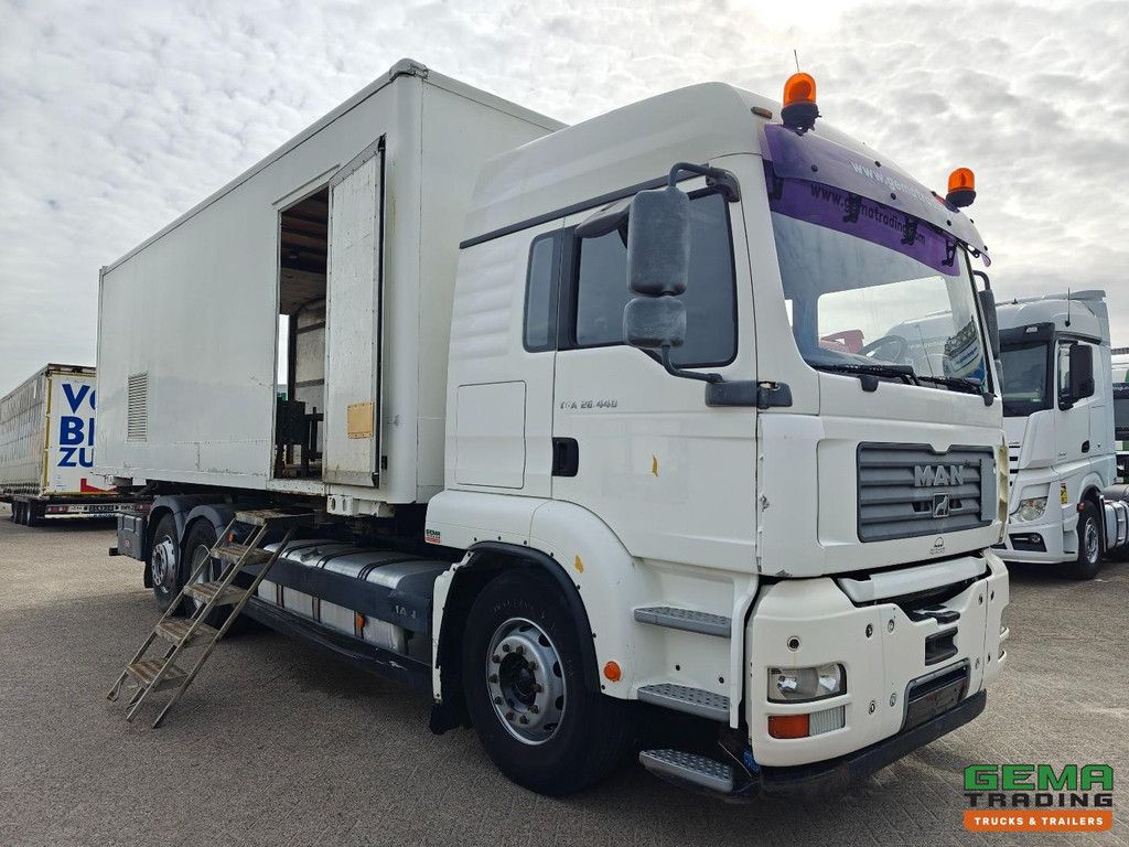 MAN TGA 26.440 6x2 Sleeper Cab Euro3 - Enclosed Box / BDF System - Full Air - Lift Axle - Towing Hitch