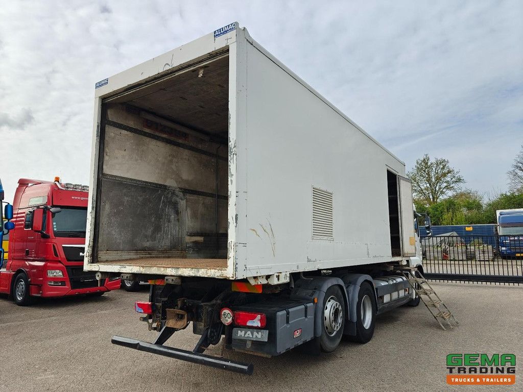 MAN TGA 26.440 6x2 Sleeper Cab Euro3 - Enclosed Box / BDF System - Full Air - Lift Axle - Towing Hitch