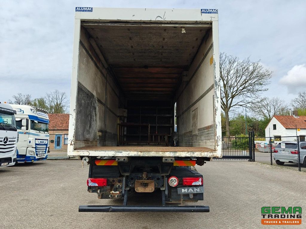 MAN TGA 26.440 6x2 Sleeper Cab Euro3 - Enclosed Box / BDF System - Full Air - Lift Axle - Towing Hitch