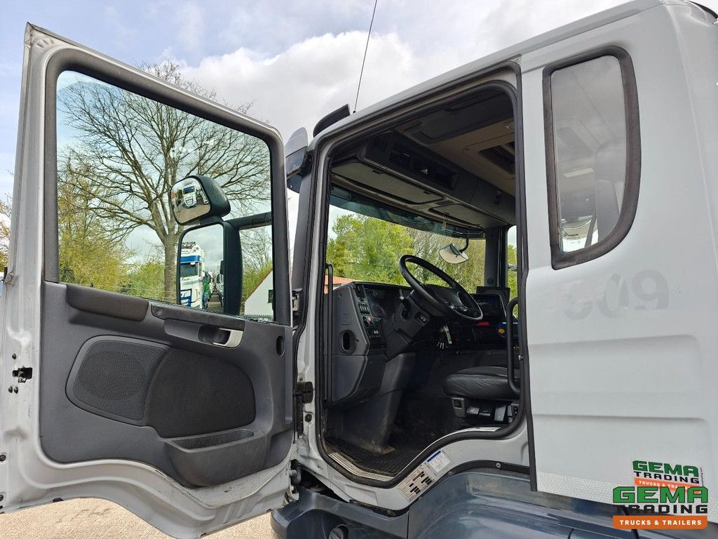 Scania P320 8x2/6 Day Cab Euro6A - HIAB XS211W-3 + Remote Control - Translift 16T - 209,671 km