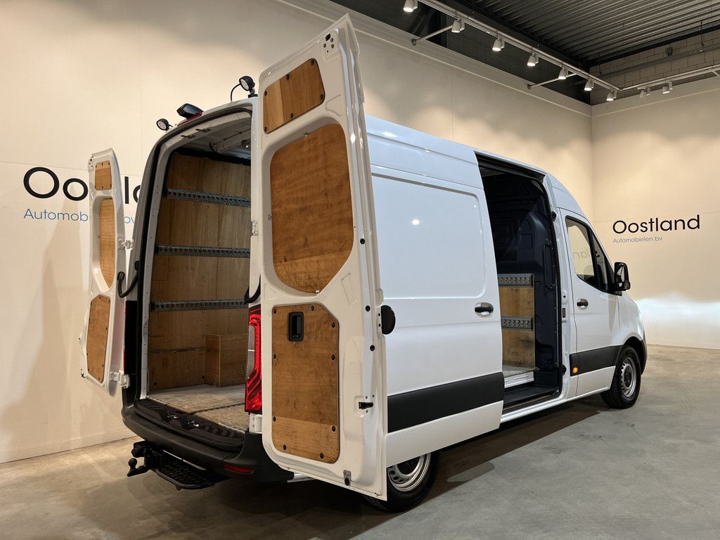 Mercedes-Benz Sprinter 317 CDI L2H2 RWD / Euro 6 / LED / Airco / Cruise Control / Camera / Trekhaak / CarPlay / 3-Zits