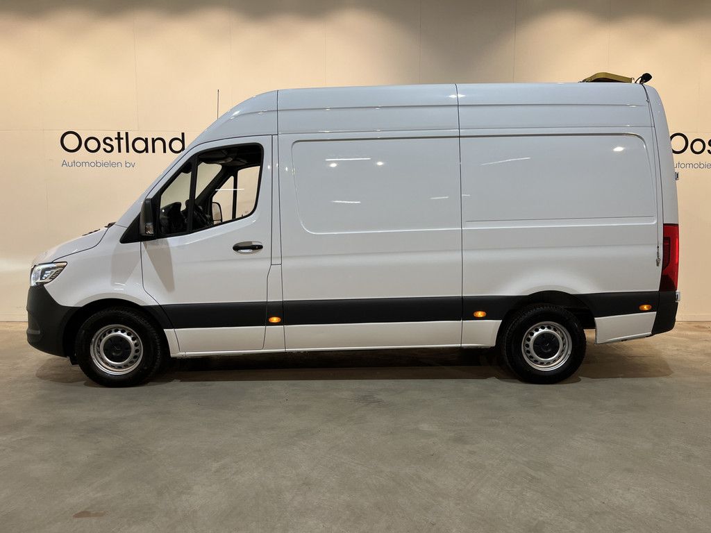 Mercedes-Benz Sprinter 317 CDI L2H2 RWD / Euro 6 / LED / Airco / Cruise Control / Camera / Trekhaak / CarPlay / 3-Zits