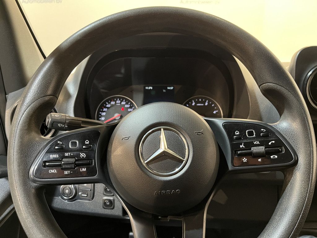 Mercedes-Benz Sprinter 317 CDI L2H2 RWD / Euro 6 / LED / Airco / Cruise Control / Camera / Trekhaak / CarPlay / 3-Zits