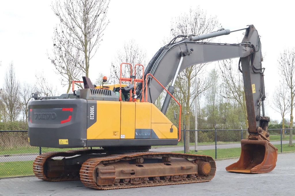 Volvo EC300EL | EC 300 EL | QUICK COUPLER | BUCKET
