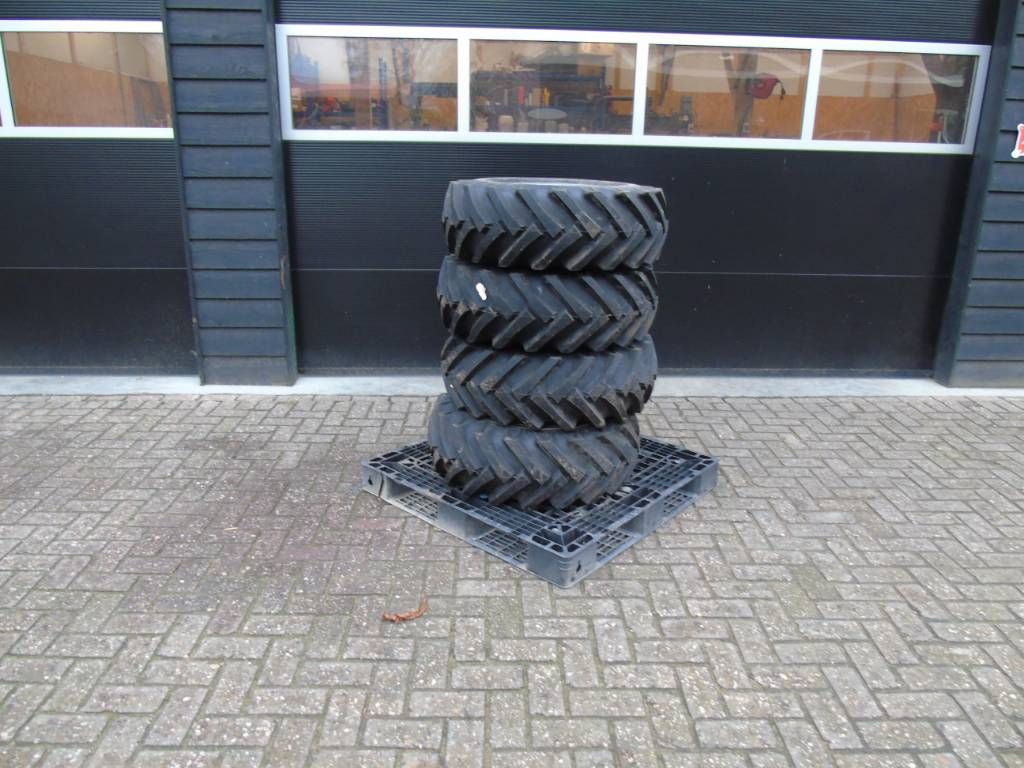 Banden 11.5-80-15.3 BKT 4 stuks