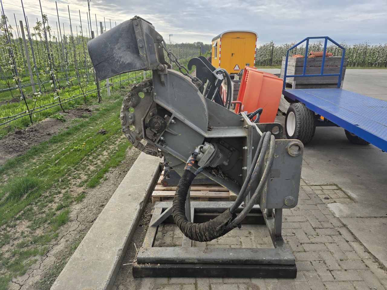 Hydraulische Boomstronk / boomstomp stobbenfrees voor de kraan