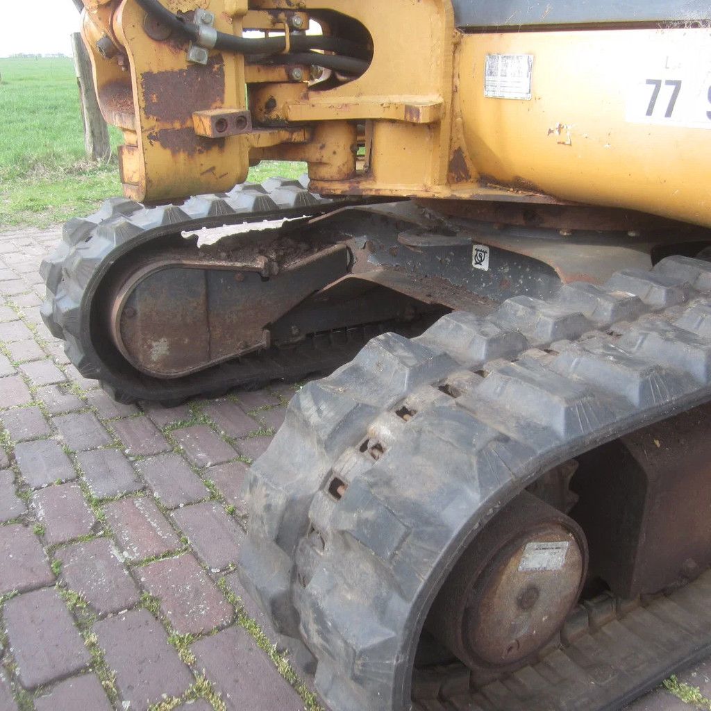 Case Minigraver Maxi 28, nieuwe rupsen, nieuwe accu.