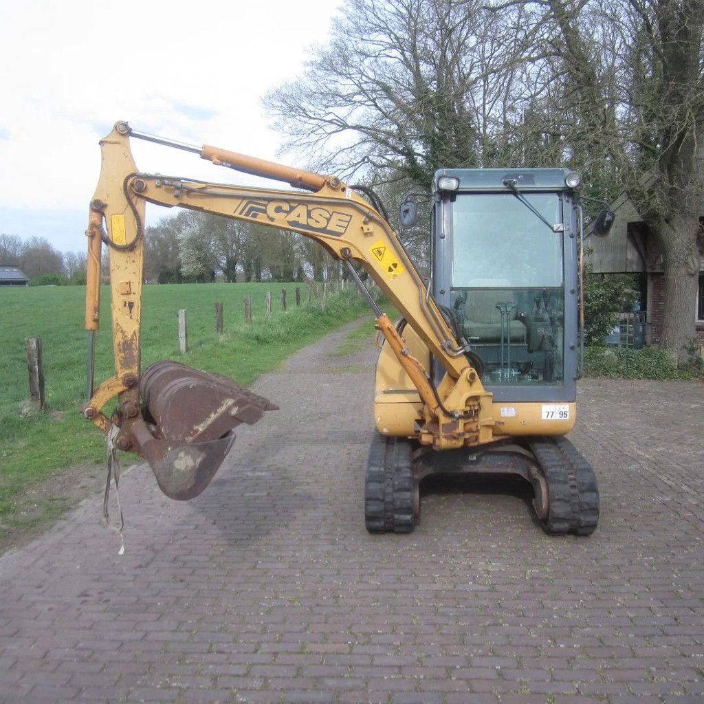 Case Minigraver Maxi 28, nieuwe rupsen, nieuwe accu.