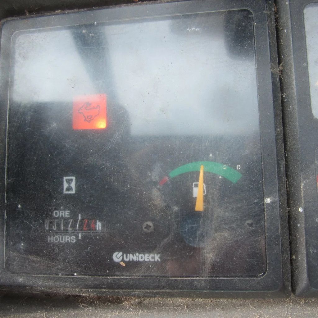 Case Minigraver Maxi 28, nieuwe rupsen, nieuwe accu.