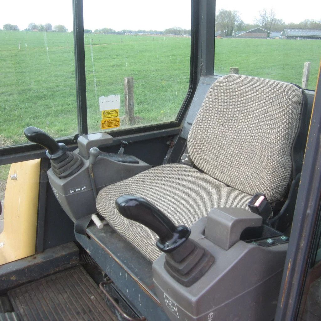 Case Minigraver Maxi 28, nieuwe rupsen, nieuwe accu.